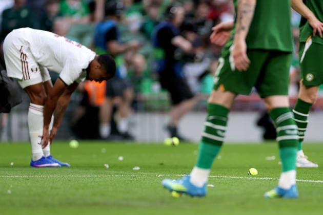 International Friendly, Länderspiel, Nationalmannschaft Aviva Stadium, Dublin 28 5 2026 Republic of Ireland vs Qatar A view of tennis balls thrown on the pitch in protest by fans A view of tennis balls thrown on the pitch in protest by fans 28 5 2026  Copyright: x INPHO LaszloxGeczox LG_28-05-2026_009378