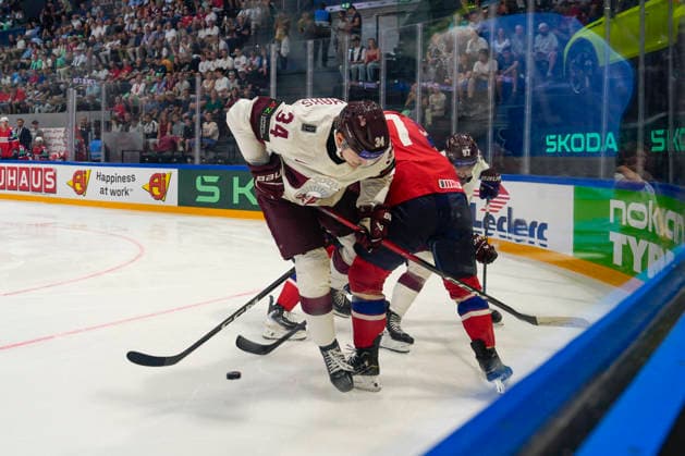 FRIBOURG, SWITZERLAND MAY 28 Eduards Tralmaks of Latvia L against Stian Solberg of Norway R during the 2026 IIHF Ice Hockey World Championship Switzerland game between Norway and Latvia at BCF Arena on May 28, 2026 in Fribourg, Fribourg Fribourg BCF Arena Fribourg Switzerland Copyright: xJustPictures.ch JarixPestelaccix jp-en-EuSpIm-JP6_JAR_Norway_Latvia_28May2026_00020