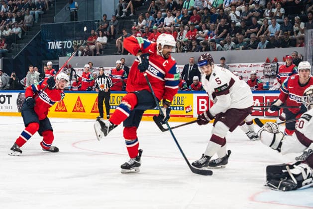 FRIBOURG, FRIBOURG - MAY 28: Tinus Luc Koblar of Norway celebrates with teammates after scoring the opening goal during the 2026 IIHF World Championship, WM, Weltmeisterschaft match between Norway and Latvia at BCF Arena on May 28, 2026 in Fribourg, Fribourg, Switzerland.  Copyright: xLivioxBaeriswylx xSPPx Sportspressphoto_SPR156338