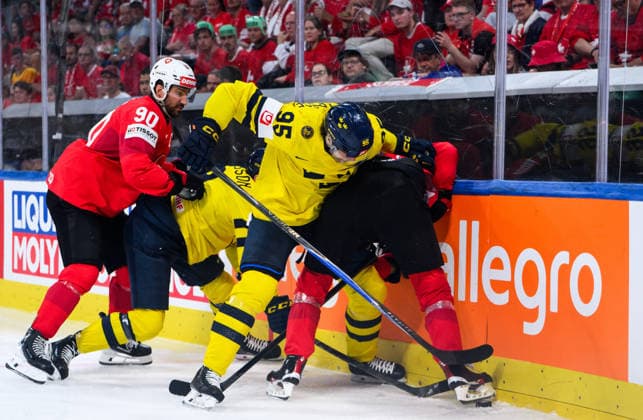 260528 Jacob De La Rose of Sweden and Nico Hischier of Switzerland during the 2026 IIHF Ice Hockey World Championship quarterfinal match between Switzerland and Sweden on May 28, 2026 in Zürich Photo Jesper Zerman BILDBYRAN kod JZ JZ0733 ishockey ice hockey ishockey vm 2026 vm 2026 iihf world championship kvartsfinal quarterfinal quarterfinals switzerland schweiz sverige sweden bbeng  Copyright: JESPERxZERMAN BB260528JZ128