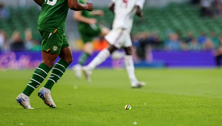 International Friendly, Länderspiel, Nationalmannschaft Aviva Stadium, Dublin 28 5 2026 Republic of Ireland vs Qatar A view of a tennis ball thrown onto the pitch featuring the Palestine flag A view of a tennis ball thrown onto the pitch featuring the Palestine flag 28 5 2026  Copyright: x INPHO RyanxByrnex RB1_6932