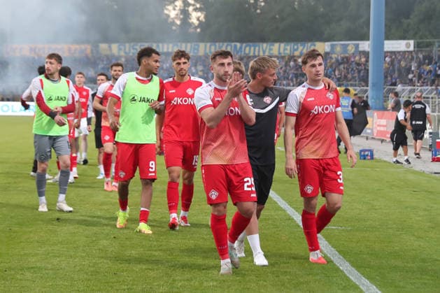 Relegation match for promotion to 3 Liga 1 FC Lok Leipzig vs Würzburger Kickers, 28 05 2026 Dominik Meisel 25, Würzburger Kickers and his team on the way to the fans Football, Regionalliga Nordost and Bayern, Season 2025 2026, First leg of the relegation match for promotion to the 3 Liga 1 FC Lok Leipzig vs FC Würzburger Kickers on 28 05 2026 at Bruno Plache Stadium, Leipzig DFL REGULATIONS PROHIBIT ANY USE OF PHOTOGRAPHS AS IMAGE SEQUENCES AND OR QUASI VIDEO Copyright: xBEAUTIFULxSPORTS JanxKaeferx