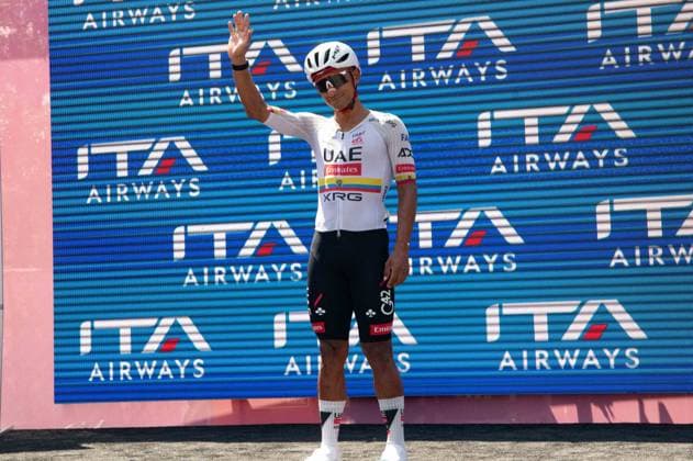 Last Cyclist From The Start Of 17th Stage Of Giro 2026 Jhonatan Narvaez of UAE Team Emirates XRG competes during the 17th stage of the Giro d Italia 2026, starting in Cassano d Adda, Milan, Italy, on May 27, 2026. Cassano d Adda (MI) Italy  Copyright: xSilviaxColombox originalFilename:colombo-notitle260527_npyTp.jpg