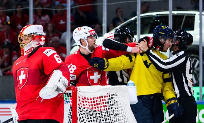 260528 Sven Jung of Switzerland and goaltender Arvid Söderblom of Sweden during the 2026 IIHF Ice Hockey World Championship quarterfinal match between Switzerland and Sweden on May 28, 2026 in Zürich Photo Jesper Zerman BILDBYRAN kod JZ JZ0733 ishockey ice hockey ishockey vm 2026 vm 2026 iihf world championship kvartsfinal quarterfinal quarterfinals switzerland schweiz sverige sweden bbeng  Copyright: JESPERxZERMAN BB260528JZ131