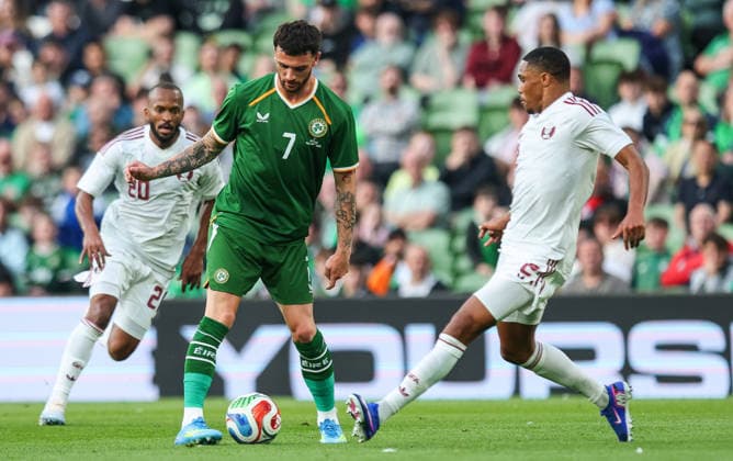 International Friendly, Länderspiel, Nationalmannschaft Aviva Stadium, Dublin 28 5 2026 Republic of Ireland vs Qatar Ireland™s Troy Parrott with Pedro Miguel of Qatar Troy Parrott with Pedro Miguel 28 5 2026  Copyright: x INPHO RyanxByrnex RB1_7104