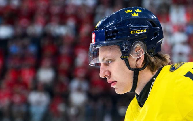 260528 Jack Berglund of Sweden during the 2026 IIHF Ice Hockey World Championship quarterfinal match between Switzerland and Sweden on May 28, 2026 in Zürich Photo Jesper Zerman BILDBYRAN kod JZ JZ0733 ishockey ice hockey ishockey vm 2026 vm 2026 iihf world championship kvartsfinal quarterfinal quarterfinals switzerland schweiz sverige sweden bbeng  Copyright: JESPERxZERMAN BB260528JZ136
