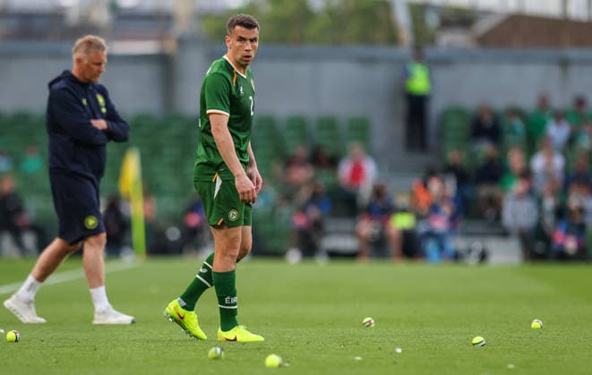 International Friendly, Länderspiel, Nationalmannschaft Aviva Stadium, Dublin 28 5 2026 Republic of Ireland vs Qatar Ireland™s Seamus Coleman surrounded by tennis balls thrown onto the pitch Seamus Coleman surrounded by tennis balls thrown onto the pitch 28 5 2026  Copyright: x INPHO RyanxByrnex RB1_6566
