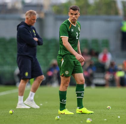 International Friendly, Länderspiel, Nationalmannschaft Aviva Stadium, Dublin 28 5 2026 Republic of Ireland vs Qatar Ireland™s Seamus Coleman surrounded by tennis balls thrown onto the pitch Seamus Coleman surrounded by tennis balls thrown onto the pitch 28 5 2026  Copyright: x INPHO RyanxByrnex RB1_6572