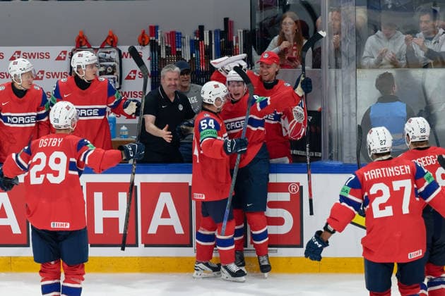 Fribourg, Switzerland - May 28 : Tinus Luc Koblar of Norway celebrates after scoring his team s first goal with teammates during the 2026 IIHF Ice hockey, Eishockey World Championship, WM, Weltmeisterschaft Switzerland Quarter Final match between Norway and Latvia at BCF Arena on May 28 , 2026 in Fribourg, Switzerland.  Copyright: xGiuseppexVelletrix Sportspressphoto_SPR156352
