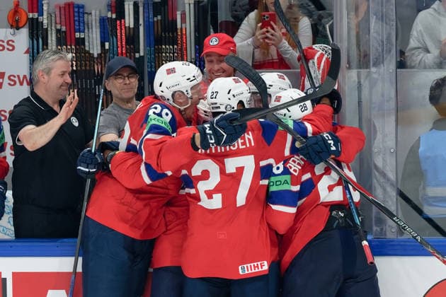 Fribourg, Switzerland - May 28 : Tinus Luc Koblar of Norway celebrates after scoring his team s first goal with teammates during the 2026 IIHF Ice hockey, Eishockey World Championship, WM, Weltmeisterschaft Switzerland Quarter Final match between Norway and Latvia at BCF Arena on May 28 , 2026 in Fribourg, Switzerland.  Copyright: xGiuseppexVelletrix Sportspressphoto_SPR156355