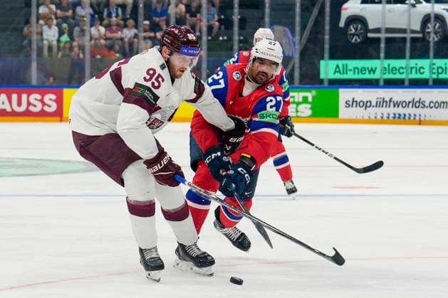 FRIBOURG, SWITZERLAND MAY 28 Oskars Batna of Latvia L against Andreas Martinsen of Norway R during the 2026 IIHF Ice Hockey World Championship Switzerland game between Norway and Latvia at BCF Arena on May 28, 2026 in Fribourg, Fribourg Fribourg BCF Arena Fribourg Switzerland Copyright: xJustPictures.ch JarixPestelaccix jp-en-EuSpIm-JP6_JAR_Norway_Latvia_28May2026_00069