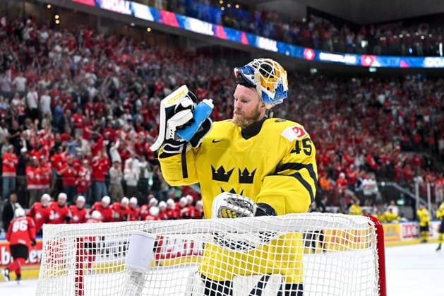 ZURICH, SWITZERLAND MAY 28 goalkeeper Magnus Hellberg of Sweden disappointed after giving up a goal during the 2026 IIHF Ice Hockey World Championship Switzerland game between Switzerland and Sweden at Swiss Life Arena on May 28, 2026 in Zurich, Zurich Zurich Swiss Life Arena Zurich Switzerland Copyright: xJustPictures.ch AndreaxBrancax jp-en-EuSpIm-JP7_ANB_FinCze_28052026_2481