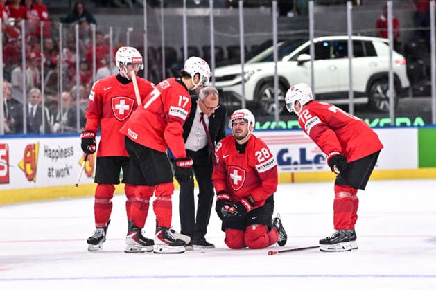 ZURICH, SWITZERLAND MAY 28 Timo Meier of Switzerland hurting after being hit during the 2026 IIHF Ice Hockey World Championship Switzerland game between Switzerland and Sweden at Swiss Life Arena on May 28, 2026 in Zurich, Zurich Zurich Swiss Life Arena Zurich Switzerland Copyright: xJustPictures.ch AndreaxBrancax jp-en-EuSpIm-JP7_ANB_FinCze_28052026_2532
