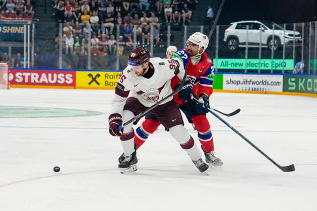 FRIBOURG, SWITZERLAND MAY 28 Oskars Batna of Latvia L against Andreas Martinsen of Norway R during the 2026 IIHF Ice Hockey World Championship Switzerland game between Norway and Latvia at BCF Arena on May 28, 2026 in Fribourg, Fribourg Fribourg BCF Arena Fribourg Switzerland Copyright: xJustPictures.ch JarixPestelaccix jp-en-EuSpIm-JP6_JAR_Norway_Latvia_28May2026_00070
