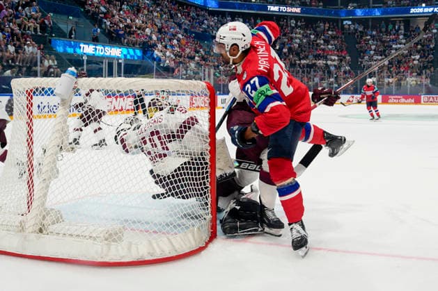 FRIBOURG, SWITZERLAND MAY 28 Andreas Martinsen of Norway falling over goalkeeper Kristers Gudlevskis of Latvia during the 2026 IIHF Ice Hockey World Championship Switzerland game between Norway and Latvia at BCF Arena on May 28, 2026 in Fribourg, Fribourg Fribourg BCF Arena Fribourg Switzerland Copyright: xJustPictures.ch JarixPestelaccix jp-en-EuSpIm-JP6_JAR_Norway_Latvia_28May2026_00073