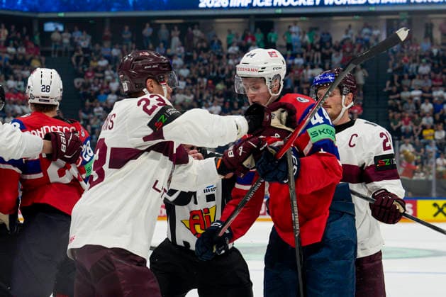 FRIBOURG, SWITZERLAND MAY 28 Sandis Vilmanis of Latvia against Tinus Luc Koblar of Norway during the 2026 IIHF Ice Hockey World Championship Switzerland game between Norway and Latvia at BCF Arena on May 28, 2026 in Fribourg, Fribourg Fribourg BCF Arena Fribourg Switzerland Copyright: xJustPictures.ch JarixPestelaccix jp-en-EuSpIm-JP6_JAR_Norway_Latvia_28May2026_00081