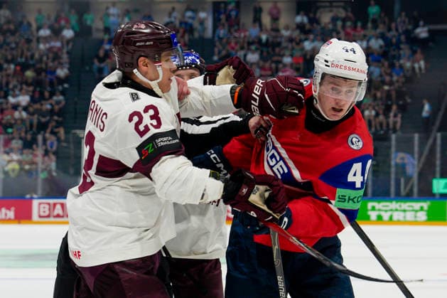 FRIBOURG, SWITZERLAND MAY 28 Sandis Vilmanis of Latvia against Tinus Luc Koblar of Norway during the 2026 IIHF Ice Hockey World Championship Switzerland game between Norway and Latvia at BCF Arena on May 28, 2026 in Fribourg, Fribourg Fribourg BCF Arena Fribourg Switzerland Copyright: xJustPictures.ch JarixPestelaccix jp-en-EuSpIm-JP6_JAR_Norway_Latvia_28May2026_00083