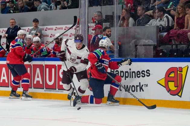 FRIBOURG, SWITZERLAND MAY 28 Alberts Smits of Latvia 2nd L against Jacob Berglund of Norway R during the 2026 IIHF Ice Hockey World Championship Switzerland game between Norway and Latvia at BCF Arena on May 28, 2026 in Fribourg, Fribourg Fribourg BCF Arena Fribourg Switzerland Copyright: xJustPictures.ch JarixPestelaccix jp-en-EuSpIm-JP6_JAR_Norway_Latvia_28May2026_00085