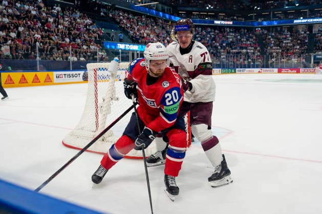 FRIBOURG, SWITZERLAND MAY 28 Emilio Pettersen of Norway L against Kristaps Zile of Latvia R during the 2026 IIHF Ice Hockey World Championship Switzerland game between Norway and Latvia at BCF Arena on May 28, 2026 in Fribourg, Fribourg Fribourg BCF Arena Fribourg Switzerland Copyright: xJustPictures.ch JarixPestelaccix jp-en-EuSpIm-JP6_JAR_Norway_Latvia_28May2026_00094