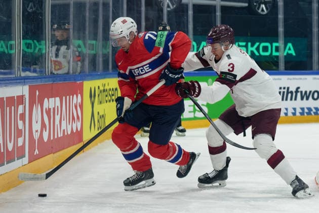 Fribourg, Switzerland - May 28 : Eskild Bakke Olsen of Norway in action (close up) under pressure of Alberts Smits of Latvia during the 2026 IIHF Ice hockey, Eishockey World Championship, WM, Weltmeisterschaft Switzerland Quarter Final match between Norway and Latvia at BCF Arena on May 28 , 2026 in Fribourg, Switzerland.  Copyright: xGiuseppexVelletrix Sportspressphoto_SPR156368