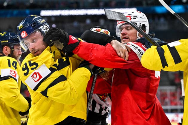 ZURICH, SWITZERLAND MAY 28 Calvin Thurkauf of Switzerland R against Jacob de la Rose of Sweden L during the 2026 IIHF Ice Hockey World Championship Switzerland game between Switzerland and Sweden at Swiss Life Arena on May 28, 2026 in Zurich, Zurich Zurich Swiss Life Arena Zurich Switzerland Copyright: xJustPictures.ch AndreaxBrancax jp-en-EuSpIm-JP7_ANB_FinCze_28052026_2565