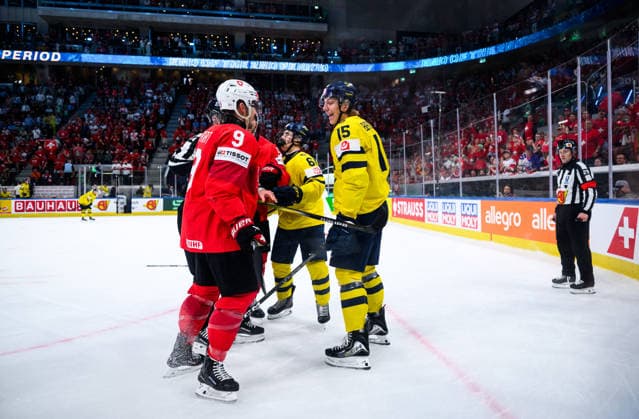 260528 Damien Riat of Switzerland and Jack Berglund of Sweden during the 2026 IIHF Ice Hockey World Championship quarterfinal match between Switzerland and Sweden on May 28, 2026 in Zürich Photo Jesper Zerman BILDBYRAN kod JZ JZ0733 ishockey ice hockey ishockey vm 2026 vm 2026 iihf world championship kvartsfinal quarterfinal quarterfinals switzerland schweiz sverige sweden bbeng  Copyright: JESPERxZERMAN BB260528JZ141