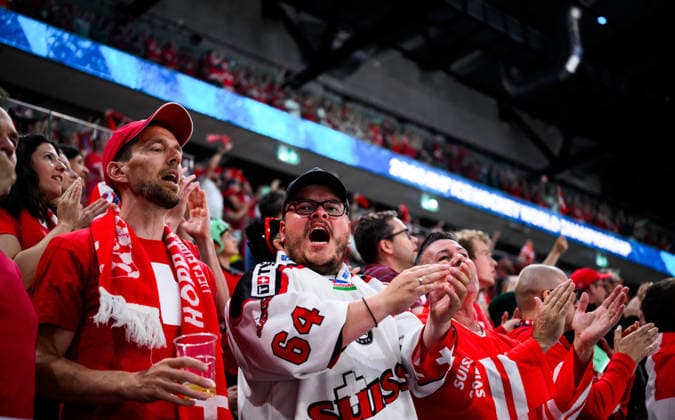 260528 Fans of Switzerland during the 2026 IIHF Ice Hockey World Championship quarterfinal match between Switzerland and Sweden on May 28, 2026 in Zürich Photo Jesper Zerman BILDBYRAN kod JZ JZ0733 ishockey ice hockey ishockey vm 2026 vm 2026 iihf world championship kvartsfinal quarterfinal quarterfinals switzerland schweiz sverige sweden bbeng publik  Copyright: JESPERxZERMAN BB260528JZ145