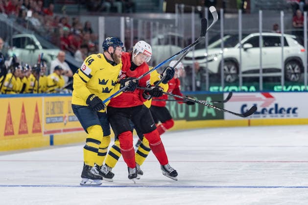 28 05 2026, Zurich, Swiss Life Arena, Ice Hockey World Championships Switzerland Sweden, 8 Simon Knak Switzerland , 14 Mattias Ekholm Sweden Zurich Swiss Life Arena Zurich Switzerland Copyright: xJustPictures.ch StefanxEmchx jp-de-StEm-DSC0066120260528