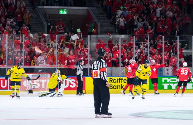 260528 Jacob Larsson of Sweden looks dejected after 3 1 during the 2026 IIHF Ice Hockey World Championship quarterfinal match between Switzerland and Sweden on May 28, 2026 in Zurich Photo Jesper Zerman BILDBYRAN kod JZ JZ0733 ishockey ice hockey ishockey vm 2026 vm 2026 iihf world championship kvartsfinal quarterfinal quarterfinals switzerland schweiz sverige sweden bbeng depp  Copyright: JESPERxZERMAN BB260528JZ146