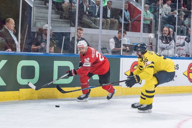 28 05 2026, Zurich, Swiss Life Arena, Ice Hockey World Championships Switzerland Sweden, 22 Nino Niederreiter Switzerland , 95 Jacob de la Rose Sweden Zurich Swiss Life Arena Zurich Switzerland Copyright: xJustPictures.ch StefanxEmchx jp-de-StEm-DSC0126020260528