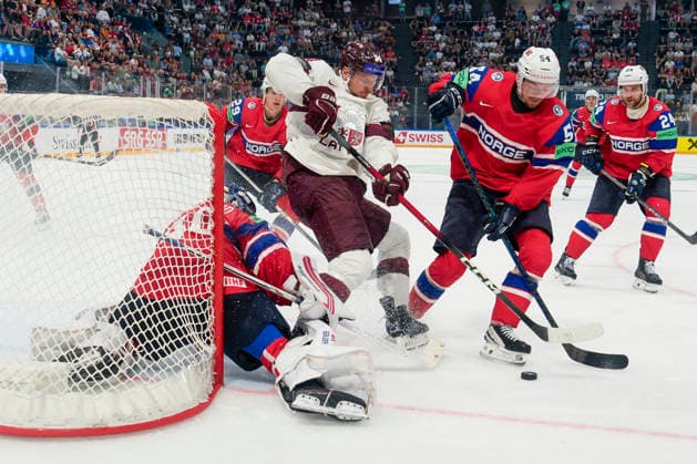 FRIBOURG, SWITZERLAND MAY 28 Eduards Tralmaks of Latvia 2nd L against goalkeeper Henrik Haukeland of Norway during the 2026 IIHF Ice Hockey World Championship Switzerland game between Norway and Latvia at BCF Arena on May 28, 2026 in Fribourg, Fribourg Fribourg BCF Arena Fribourg Switzerland Copyright: xJustPictures.ch JarixPestelaccix jp-en-EuSpIm-JP6_JAR_Norway_Latvia_28May2026_00132