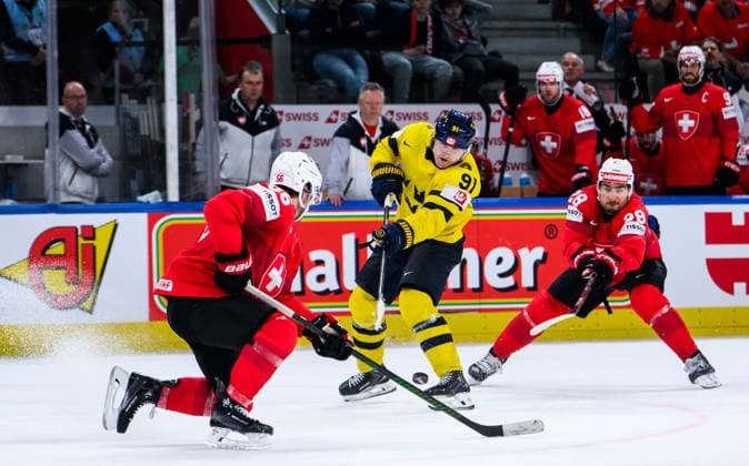 260528 Carl Grundström of Sweden and Timo Meier of Switzerland during the 2026 IIHF Ice Hockey World Championship quarterfinal match between Switzerland and Sweden on May 28, 2026 in Zürich Photo Jesper Zerman BILDBYRAN kod JZ JZ0733 ishockey ice hockey ishockey vm 2026 vm 2026 iihf world championship kvartsfinal quarterfinal quarterfinals switzerland schweiz sverige sweden bbeng  Copyright: JESPERxZERMAN BB260528JZ154