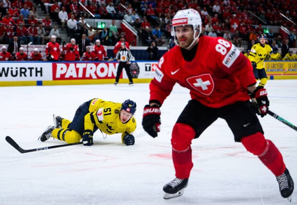 260528 Emil Heineman of Sweden during the 2026 IIHF Ice Hockey World Championship quarterfinal match between Switzerland and Sweden on May 28, 2026 in Zürich Photo Jesper Zerman BILDBYRAN kod JZ JZ0733 ishockey ice hockey ishockey vm 2026 vm 2026 iihf world championship kvartsfinal quarterfinal quarterfinals switzerland schweiz sverige sweden bbeng  Copyright: JESPERxZERMAN BB260528JZ156