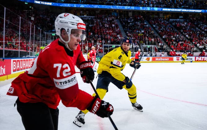 260528 Dominik Egli of Switzerland and Jacob Larsson of Sweden during the 2026 IIHF Ice Hockey World Championship quarterfinal match between Switzerland and Sweden on May 28, 2026 in Zürich Photo Jesper Zerman BILDBYRAN kod JZ JZ0733 ishockey ice hockey ishockey vm 2026 vm 2026 iihf world championship kvartsfinal quarterfinal quarterfinals switzerland schweiz sverige sweden bbeng  Copyright: JESPERxZERMAN BB260528JZ157