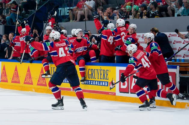 FRIBOURG, SWITZERLAND MAY 28 Norway clinch their spot for the semifinal during the 2026 IIHF Ice Hockey World Championship Switzerland game between Norway and Latvia at BCF Arena on May 28, 2026 in Fribourg, Fribourg Fribourg BCF Arena Fribourg Switzerland Copyright: xJustPictures.ch JarixPestelaccix jp-en-EuSpIm-JP6_JAR_Norway_Latvia_28May2026_00148