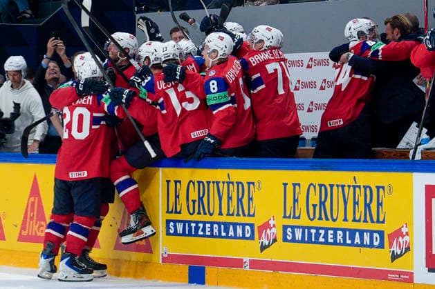 FRIBOURG, SWITZERLAND MAY 28 Norway clinch their spot for the semifinal during the 2026 IIHF Ice Hockey World Championship Switzerland game between Norway and Latvia at BCF Arena on May 28, 2026 in Fribourg, Fribourg Fribourg BCF Arena Fribourg Switzerland Copyright: xJustPictures.ch JarixPestelaccix jp-en-EuSpIm-JP6_JAR_Norway_Latvia_28May2026_00154