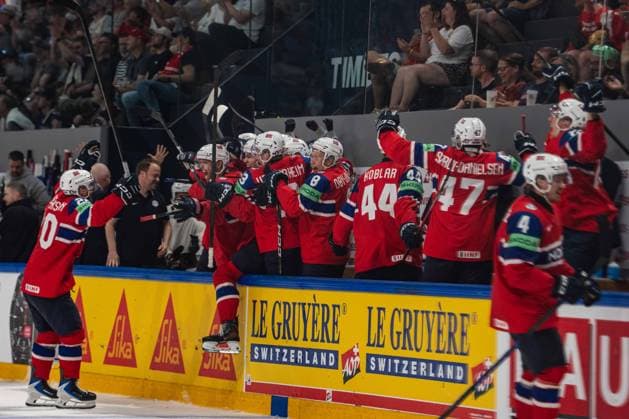 FRIBOURG, FRIBOURG - MAY 28: Norway players celebrate the late second goal on their way to victory during the 2026 IIHF World Championship, WM, Weltmeisterschaft match between Norway and Latvia at BCF Arena on May 28, 2026 in Fribourg, Fribourg, Switzerland.  Copyright: xLivioxBaeriswylx xSPPx Sportspressphoto_SPR156388