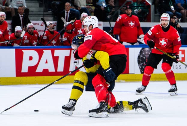 260528 Jack Berglund of Sweden and Sven Jung of Switzerland during the 2026 IIHF Ice Hockey World Championship quarterfinal match between Switzerland and Sweden on May 28, 2026 in Zürich Photo Jesper Zerman BILDBYRAN kod JZ JZ0733 ishockey ice hockey ishockey vm 2026 vm 2026 iihf world championship kvartsfinal quarterfinal quarterfinals switzerland schweiz sverige sweden bbeng  Copyright: JESPERxZERMAN BB260528JZ158