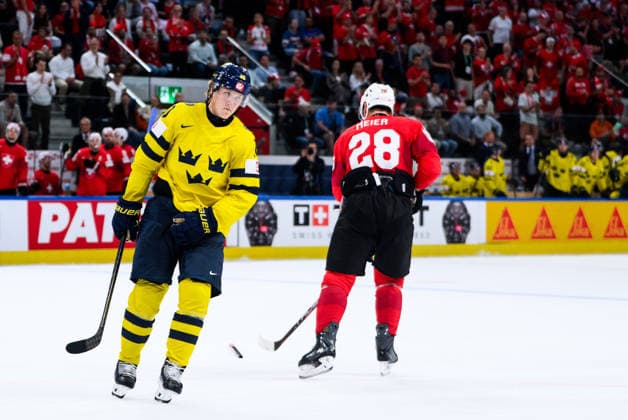 260528 Simon Holmström of Sweden look dejected during the 2026 IIHF Ice Hockey World Championship quarterfinal match between Switzerland and Sweden on May 28, 2026 in Zurich Photo Jesper Zerman BILDBYRAN kod JZ JZ0733 ishockey ice hockey ishockey vm 2026 vm 2026 iihf world championship kvartsfinal quarterfinal quarterfinals switzerland schweiz sverige sweden bbeng depp  Copyright: JESPERxZERMAN BB260528JZ162