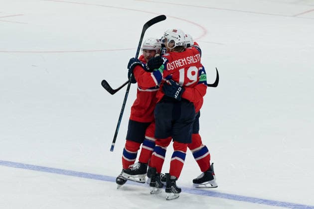 Fribourg, Switzerland - May 28 : Noah Steen of Norway celebrates after scoring his team s second goal with teammates during the 2026 IIHF Ice hockey, Eishockey World Championship, WM, Weltmeisterschaft Switzerland Quarter Final match between Norway and Latvia at BCF Arena on May 28 , 2026 in Fribourg, Switzerland.  Copyright: xGiuseppexVelletrix Sportspressphoto_SPR156400