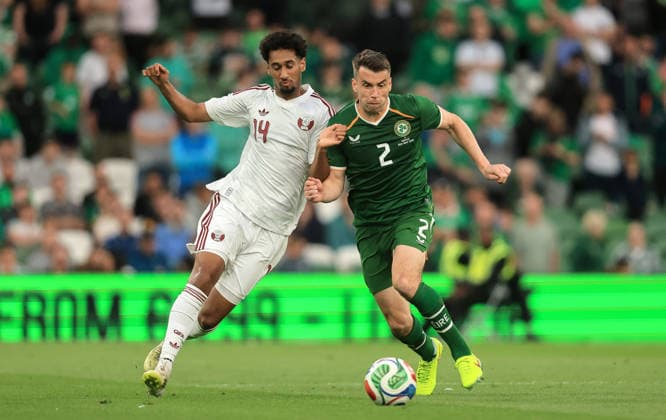 International Friendly, Länderspiel, Nationalmannschaft Aviva Stadium, Dublin 28 5 2026 Republic of Ireland vs Qatar Ireland s Seamus Coleman with Homam Elamin of Qatar Seamus Coleman with Homam Elamin 28 5 2026  Copyright: x INPHO BryanxKeanex BK1_1014