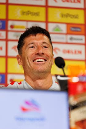 Robert Lewandowski seen during official press conference, PK, Pressekonferenz of Poland National Football Team (Ernest Kolodziej Ball Raw Images) Wroclaw Tarczynski Arena Poland Copyright: xErnestxKolodziejx ernestkolodziej_poland_conference_2526_OL_3963