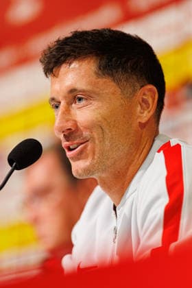 Robert Lewandowski seen during official press conference, PK, Pressekonferenz of Poland National Football Team (Ernest Kolodziej Ball Raw Images) Wroclaw Tarczynski Arena Poland Copyright: xErnestxKolodziejx ernestkolodziej_poland_conference_2526_OL_4057