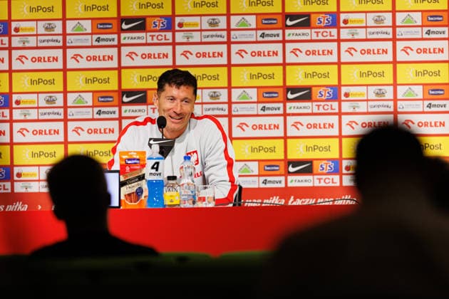 Robert Lewandowski seen during official press conference, PK, Pressekonferenz of Poland National Football Team (Ernest Kolodziej Ball Raw Images) Wroclaw Tarczynski Arena Poland Copyright: xErnestxKolodziejx ernestkolodziej_poland_conference_2526_OL_4081