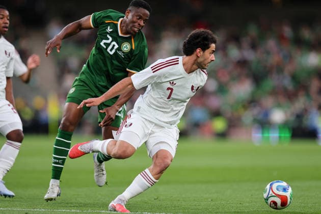 International Friendly, Länderspiel, Nationalmannschaft Aviva Stadium, Dublin 28 5 2026 Republic of Ireland vs Qatar Ireland s Chiedozie Ogbene with Ahmed Alaaeldin of Qatar Chiedozie Ogbene with Ahmed Alaaeldin 28 5 2026  Copyright: x INPHO RyanxByrnex RB1_9134