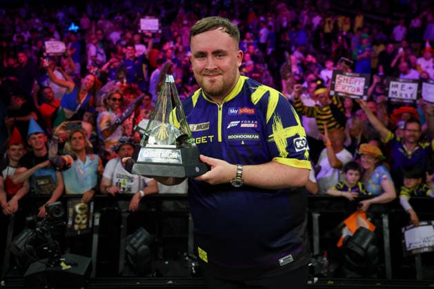 2026 BetMGM Premier League Darts, Final, London Luke Littler lifts the trophy after winning the 2026 BetMGM Premier League Darts Final at The O2 Arena, London, England on 28 May 2026 Credit: Ian Stephen Every Second Media Editorial use only. All images are copyright Every Second Media Limited. No images may be reproduced without prior permission. Copyright: xIMAGO EveryxSecondxMediax ESM-2016-0029 IanxStephenx xEveryxSecondxMediax