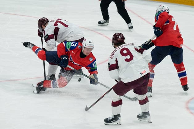Fribourg, Switzerland - May 28 : Petter Vesterheim of Norway falls down because of Kristaps Zile of Latvia during the 2026 IIHF Ice hockey, Eishockey World Championship, WM, Weltmeisterschaft Switzerland Quarter Final match between Norway and Latvia at BCF Arena on May 28 , 2026 in Fribourg, Switzerland.  Copyright: xGiuseppexVelletrix Sportspressphoto_SPR156411