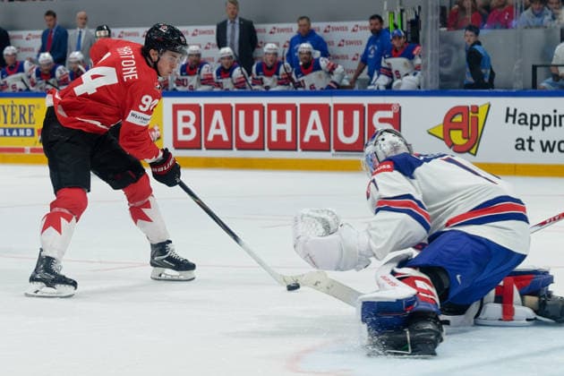 Fribourg, Switzerland - May 28 : Martone Porter of Canada shoots the puck (action) and Devin Cooley of United States makes a save during the 2026 IIHF Ice hockey, Eishockey World Championship, WM, Weltmeisterschaft Switzerland Quarter Final match between Canada and United States at BCF Arena on May 28 , 2026 in Fribourg, Switzerland.  Copyright: xGiuseppexVelletrix Sportspressphoto_SPR156432
