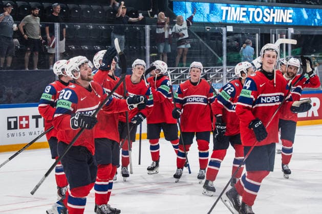 FRIBOURG, FRIBOURG - MAY 28: Norway players celebrate the victory following the 2026 IIHF World Championship, WM, Weltmeisterschaft match between Norway and Latvia at BCF Arena on May 28, 2026 in Fribourg, Fribourg, Switzerland.  Copyright: xLivioxBaeriswylx xSPPx Sportspressphoto_SPR156457