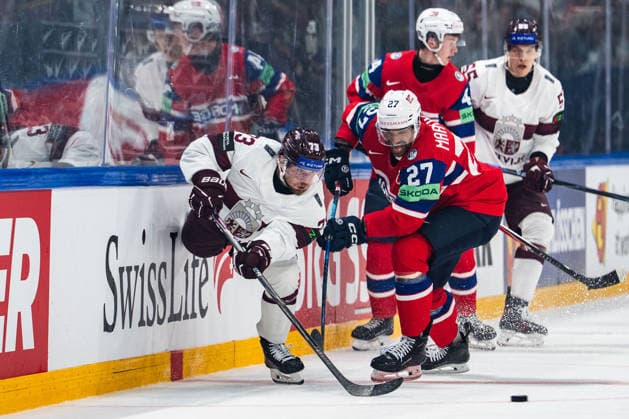 FRIBOURG, FRIBOURG - MAY 28: Deniss Smirnovs of Latvia battles with Andreas Martinsen of Norway during the 2026 IIHF World Championship, WM, Weltmeisterschaft match between Norway and Latvia at BCF Arena on May 28, 2026 in Fribourg, Fribourg, Switzerland.  Copyright: xLivioxBaeriswylx xSPPx Sportspressphoto_SPR156463